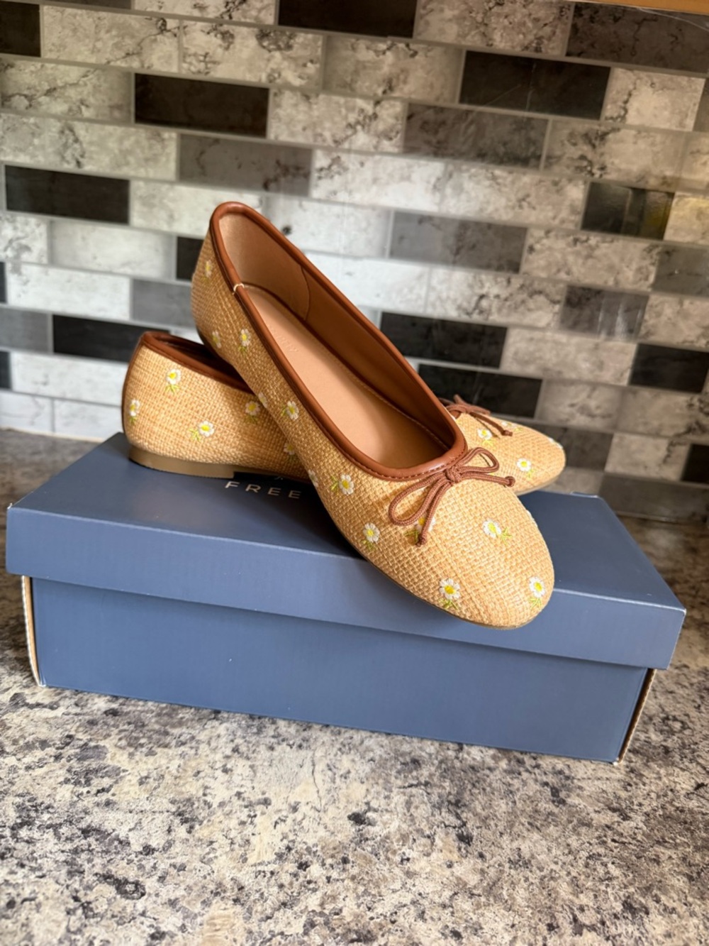 Free assembly Tan Straw Ballet Flats with Dainty Daisy Embroidery